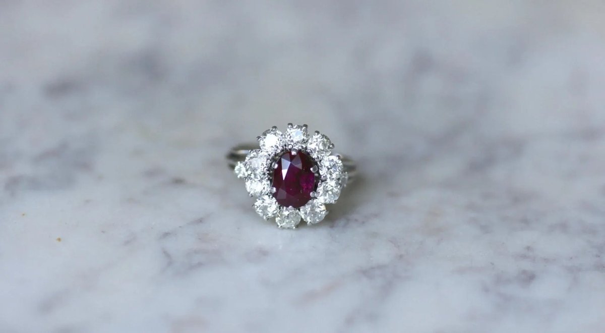 Bague Marguerite Rubis Birman Non Chauffé 1.60 Cts et Diamants - Castafiore