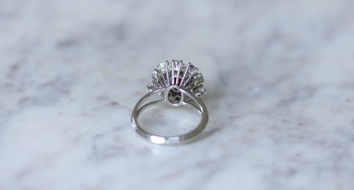Bague Marguerite Rubis Birman Non Chauffé 1.60 Cts et Diamants - Castafiore