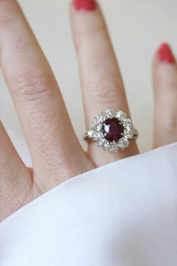 Bague Marguerite Rubis Birman Non Chauffé 1.60 Cts et Diamants - Castafiore