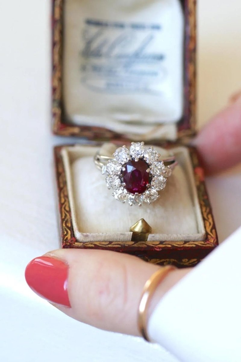 Bague Marguerite Rubis Birman Non Chauffé 1.60 Cts et Diamants - Castafiore