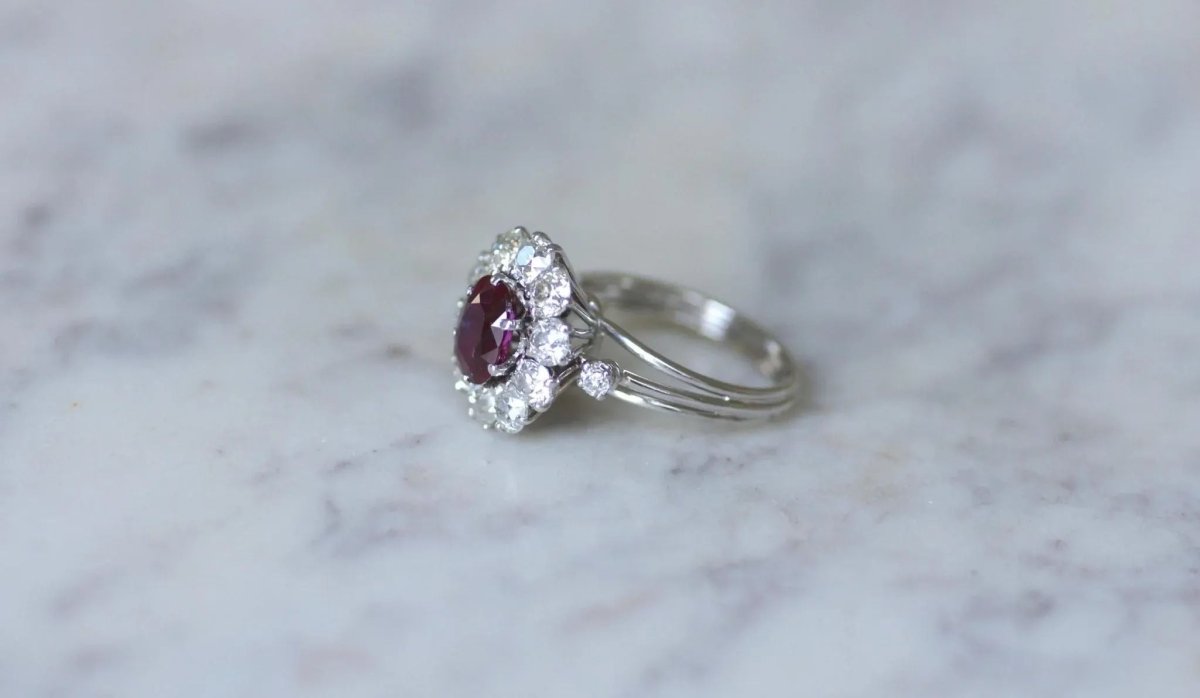 Bague Marguerite Rubis Birman Non Chauffé 1.60 Cts et Diamants - Castafiore