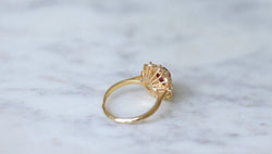 Bague marguerite rubis entourage diamants - Castafiore