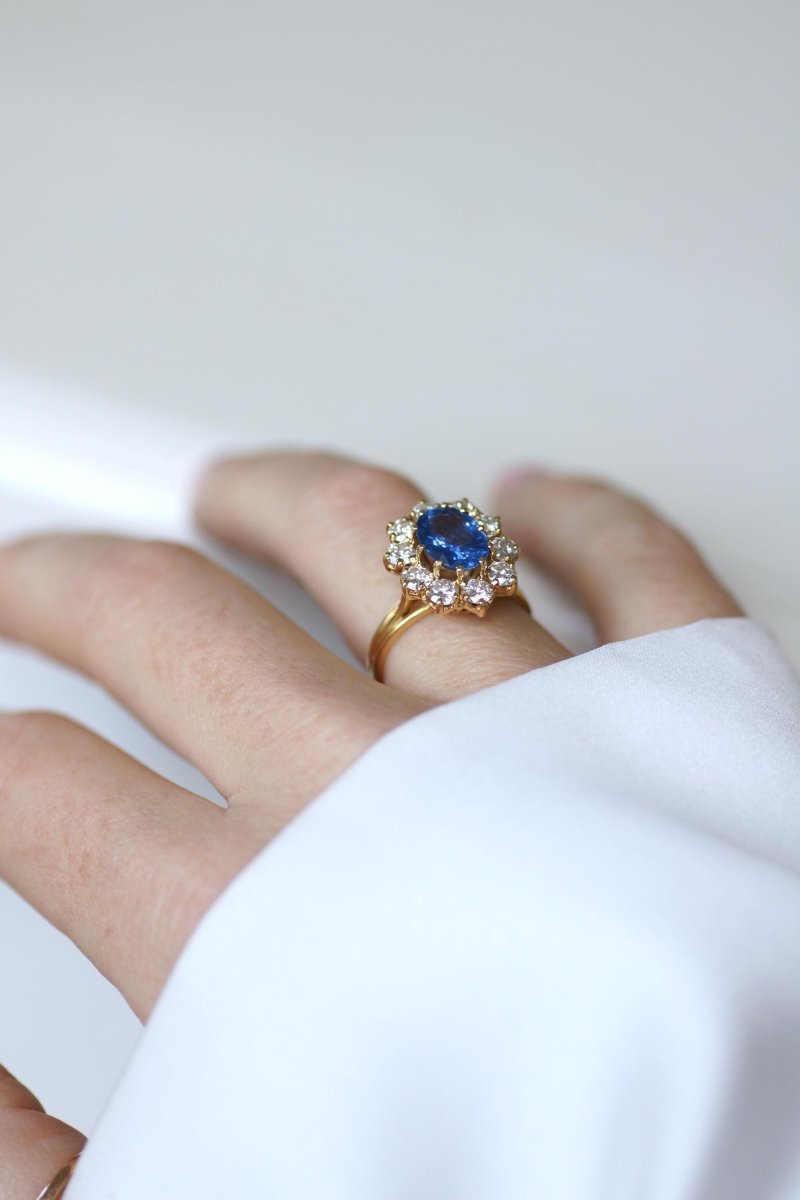 Bague Marguerite Saphir Ceylan 1.70 Cts et Diamants sur Or jaune - Castafiore