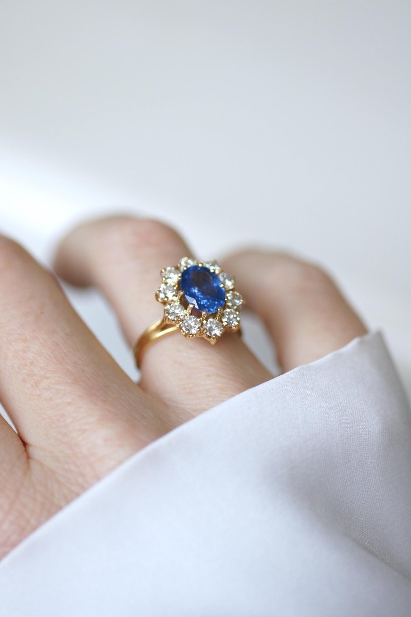 Bague Marguerite Saphir Ceylan 1.70 Cts et Diamants sur Or jaune - Castafiore