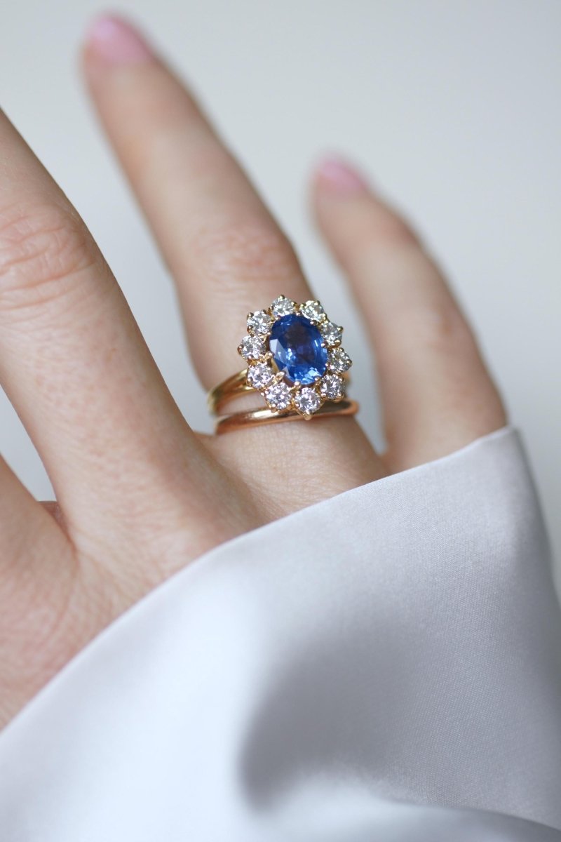 Bague Marguerite Saphir Ceylan 1.70 Cts et Diamants sur Or jaune - Castafiore