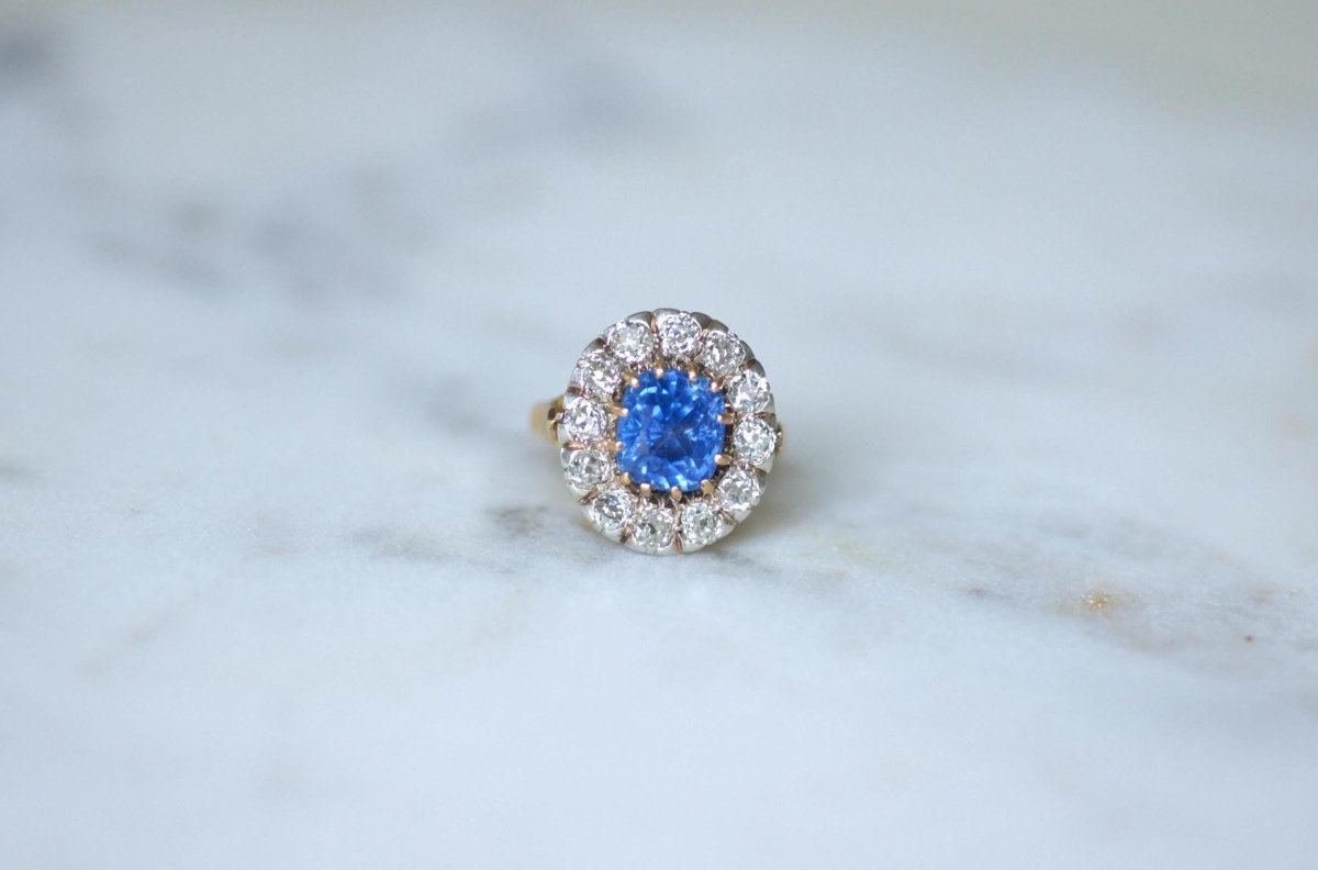 Bague Marguerite Saphir de Ceylan 4,50 Cts et Diamants - Castafiore