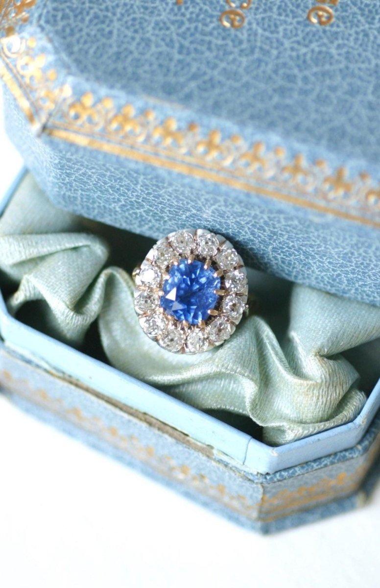 Bague Marguerite Saphir de Ceylan 4,50 Cts et Diamants - Castafiore