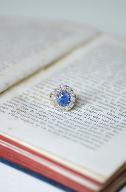Bague Marguerite Saphir de Ceylan 4,50 Cts et Diamants - Castafiore