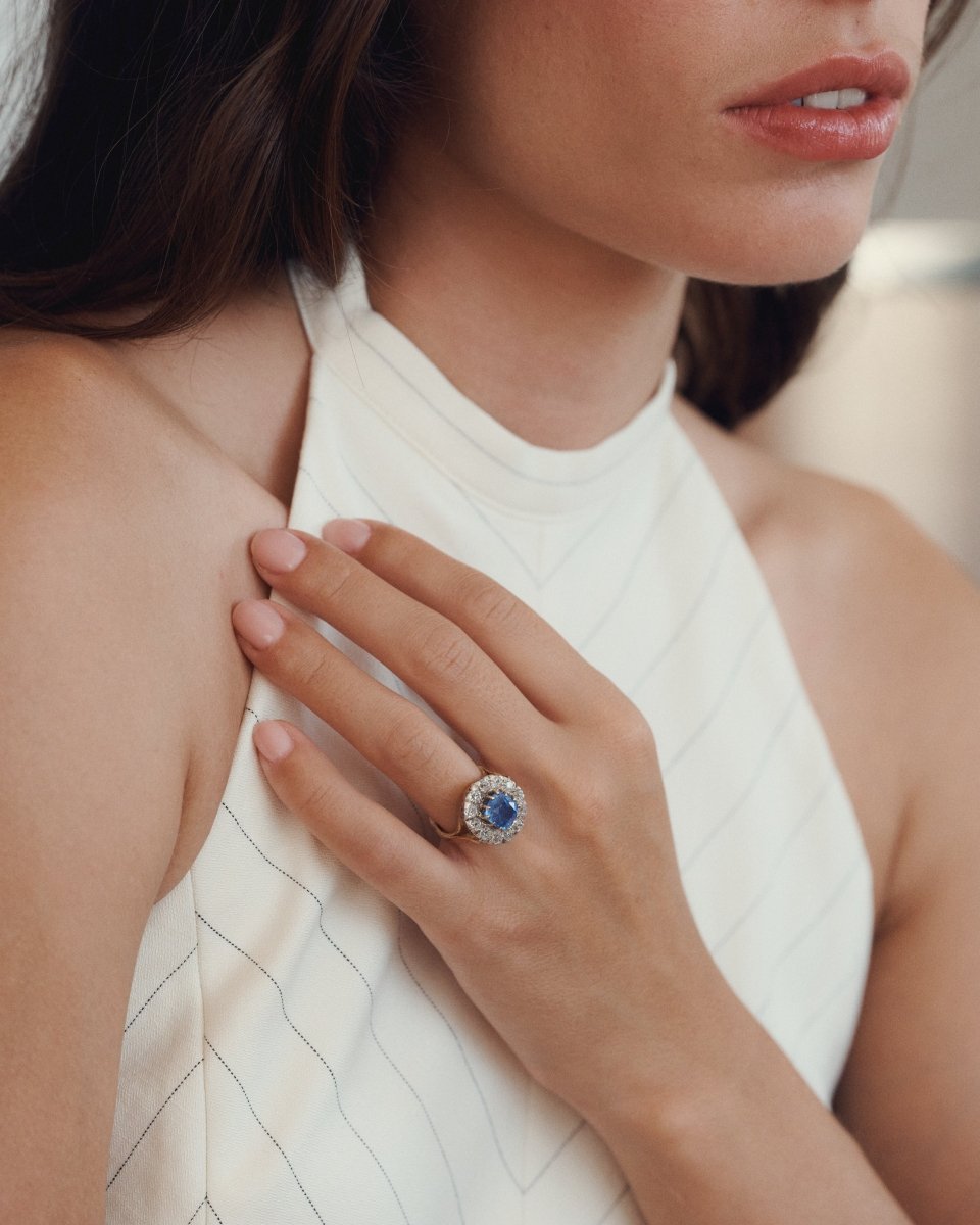 Bague Marguerite Saphir de Ceylan 4,50 Cts et Diamants - Castafiore