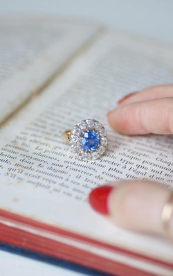 Bague Marguerite Saphir de Ceylan 4,50 Cts et Diamants - Castafiore