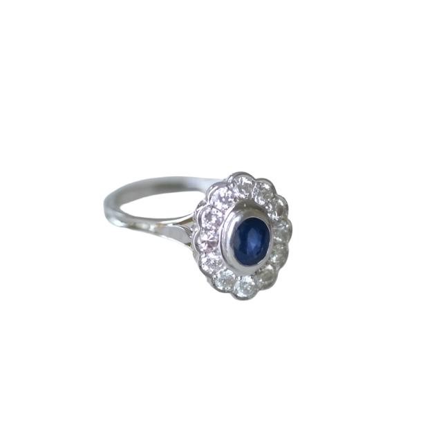 Bague marguerite saphir entourage diamants - Castafiore