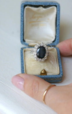 Bague Marguerite Saphir Entourage Diamants Or Blanc - Castafiore