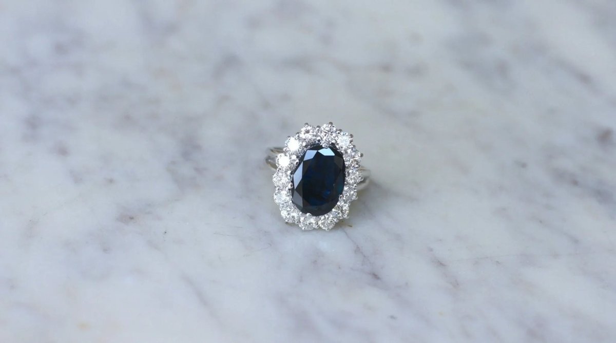 Bague Marguerite Saphir Entourage Diamants Or Blanc - Castafiore