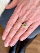 Bague Marguerite Saphir Jaune Carats Diamants Or Gris 18 Carats - Castafiore