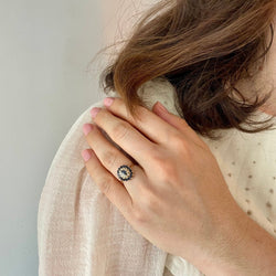 Bague marguerite saphir pavage diamants et saphirs en or jaune - Castafiore