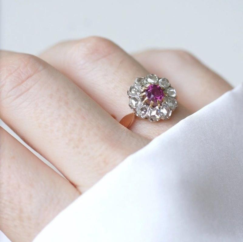 Bague marguerite saphir rose entourage diamants - Castafiore