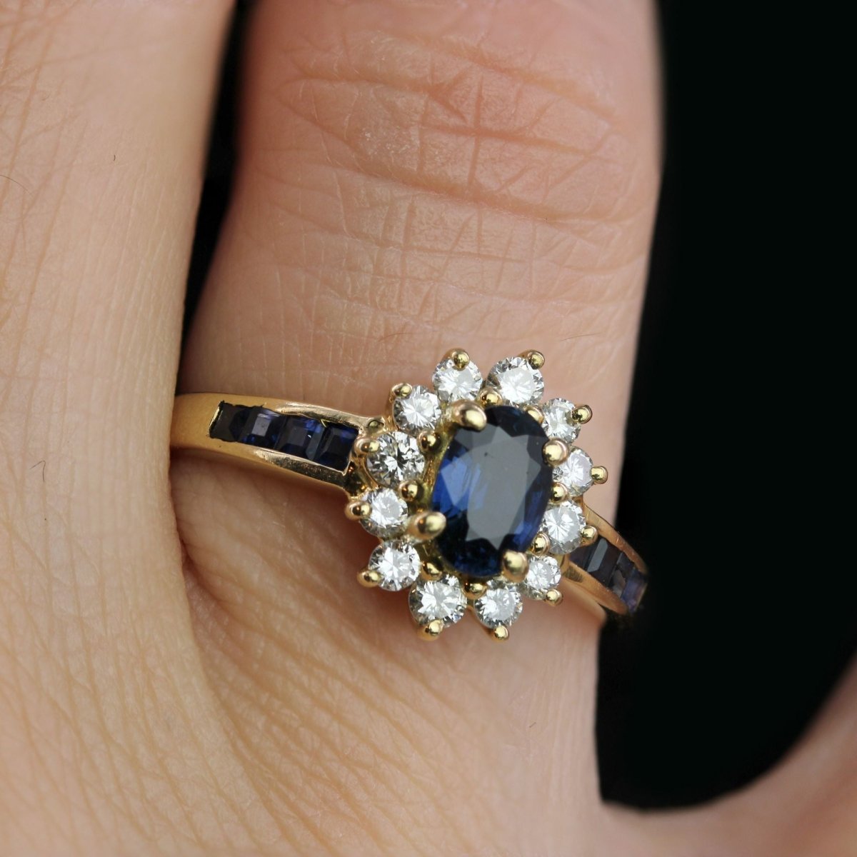 Bague marguerite saphirs diamants et saphirs calibrés - Castafiore