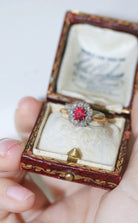 Bague marguerite spinelle rouge entourage diamants - Castafiore