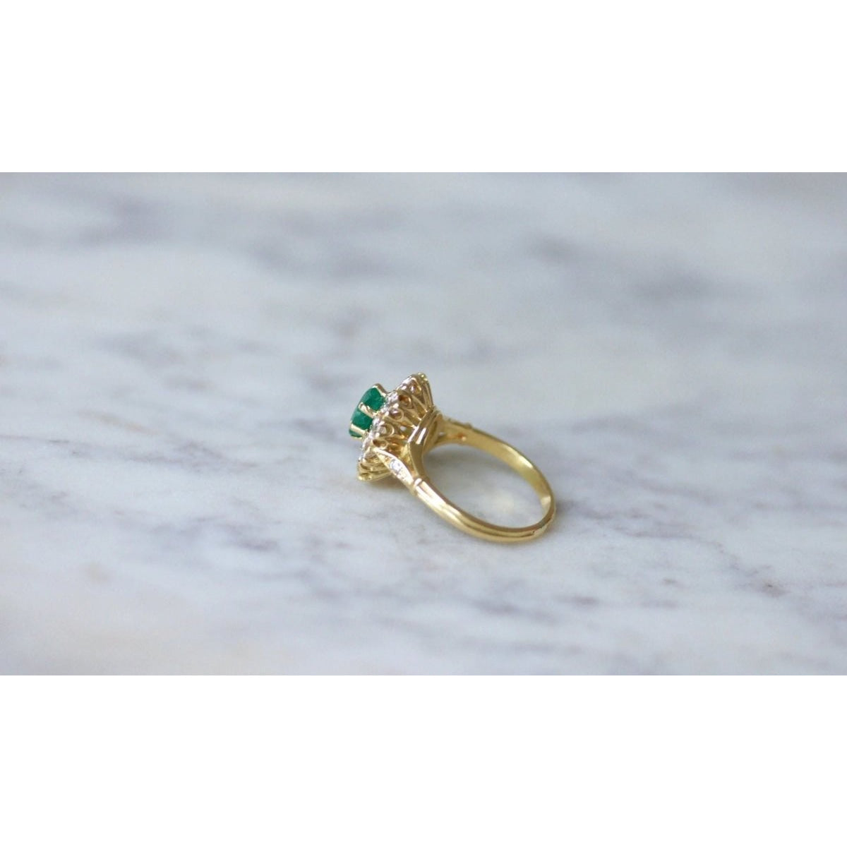 Bague marguerite vintage émeraude et diamants - Castafiore