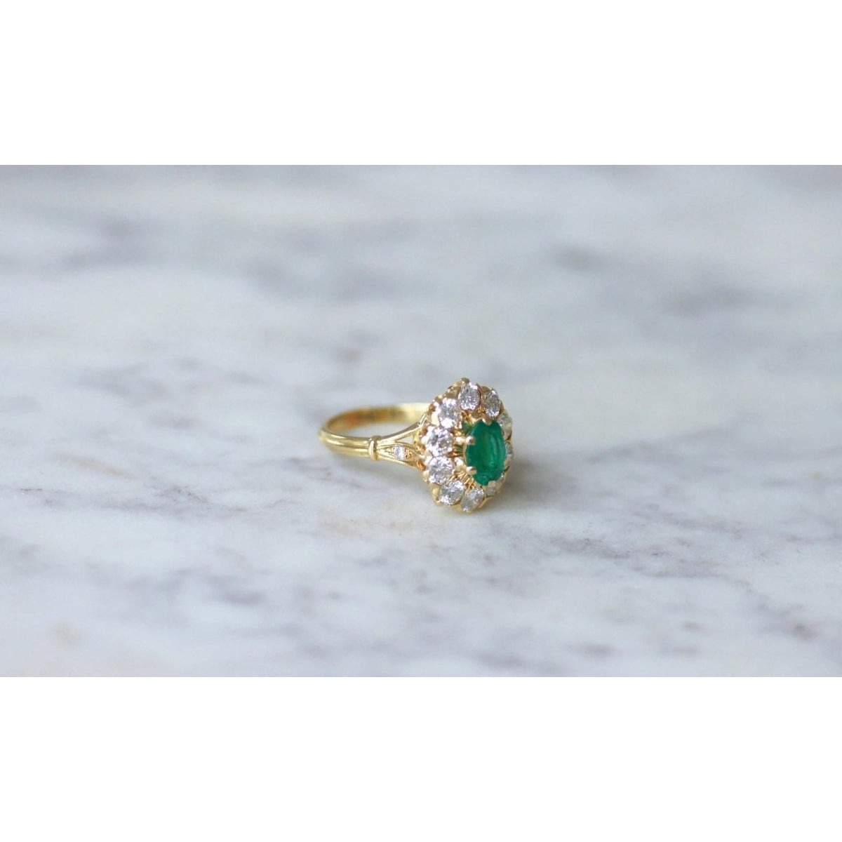 Bague marguerite vintage émeraude et diamants - Castafiore