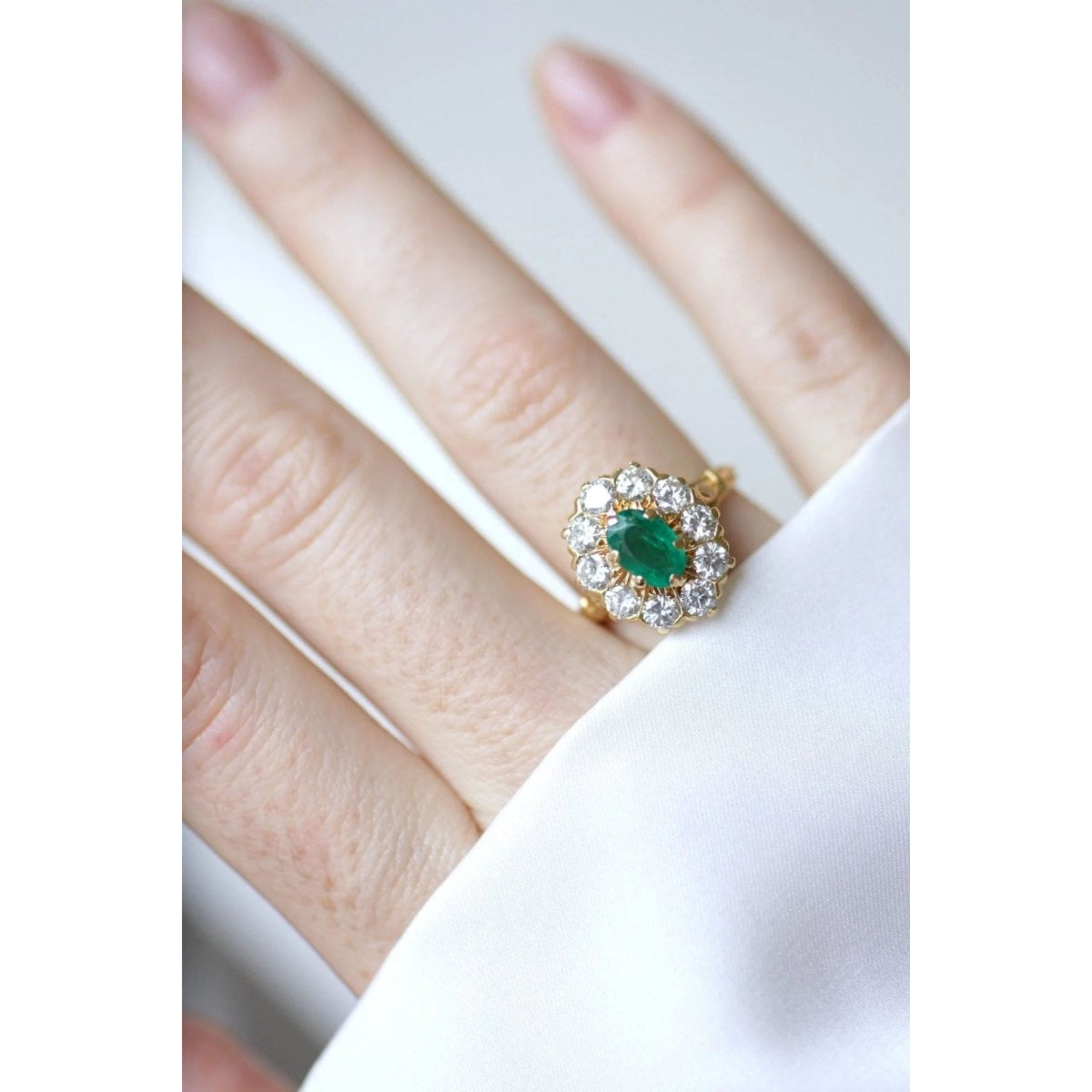 Bague marguerite vintage émeraude et diamants - Castafiore