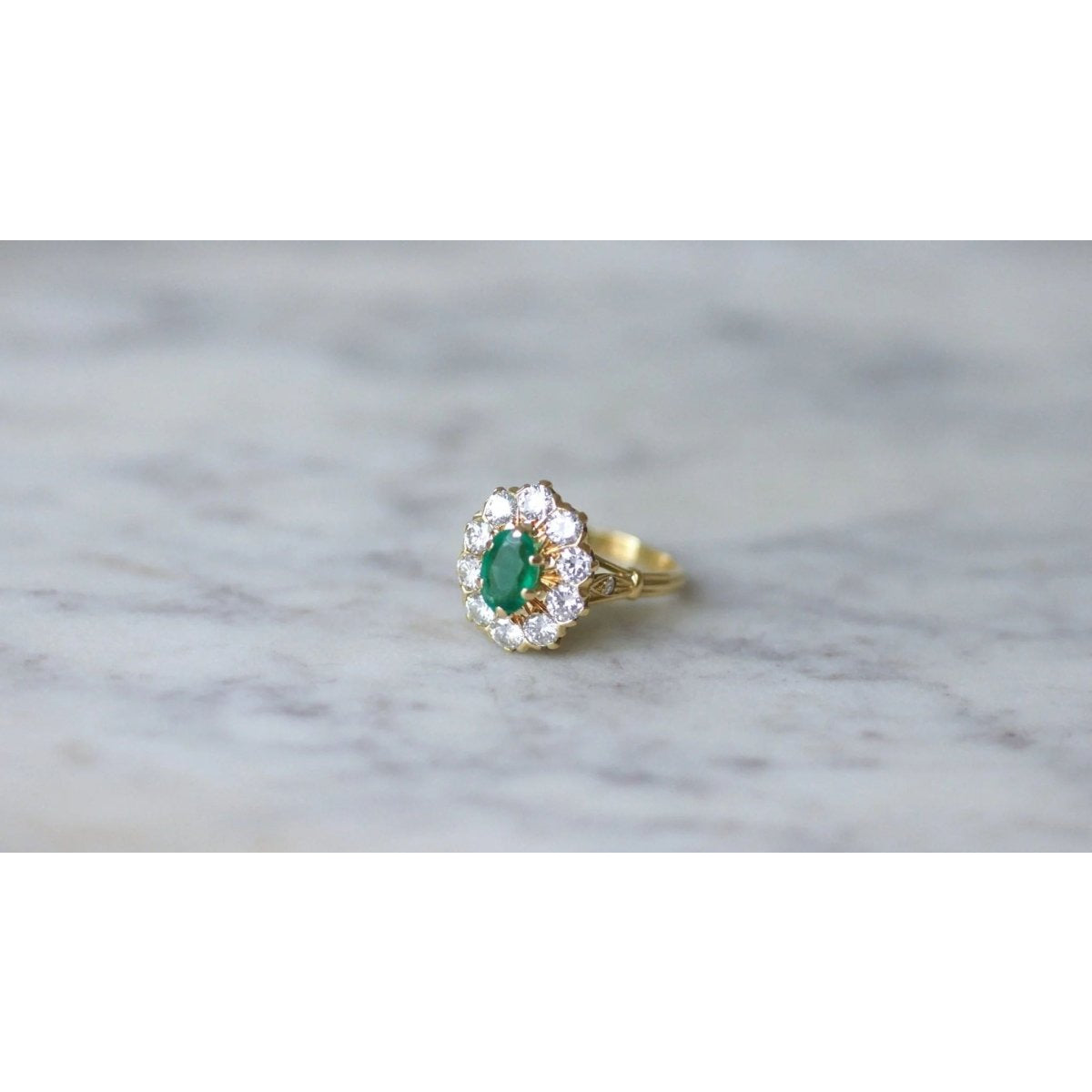 Bague marguerite vintage émeraude et diamants - Castafiore