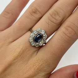 Bague marguerite vintage en or blanc saphir et diamants - Castafiore