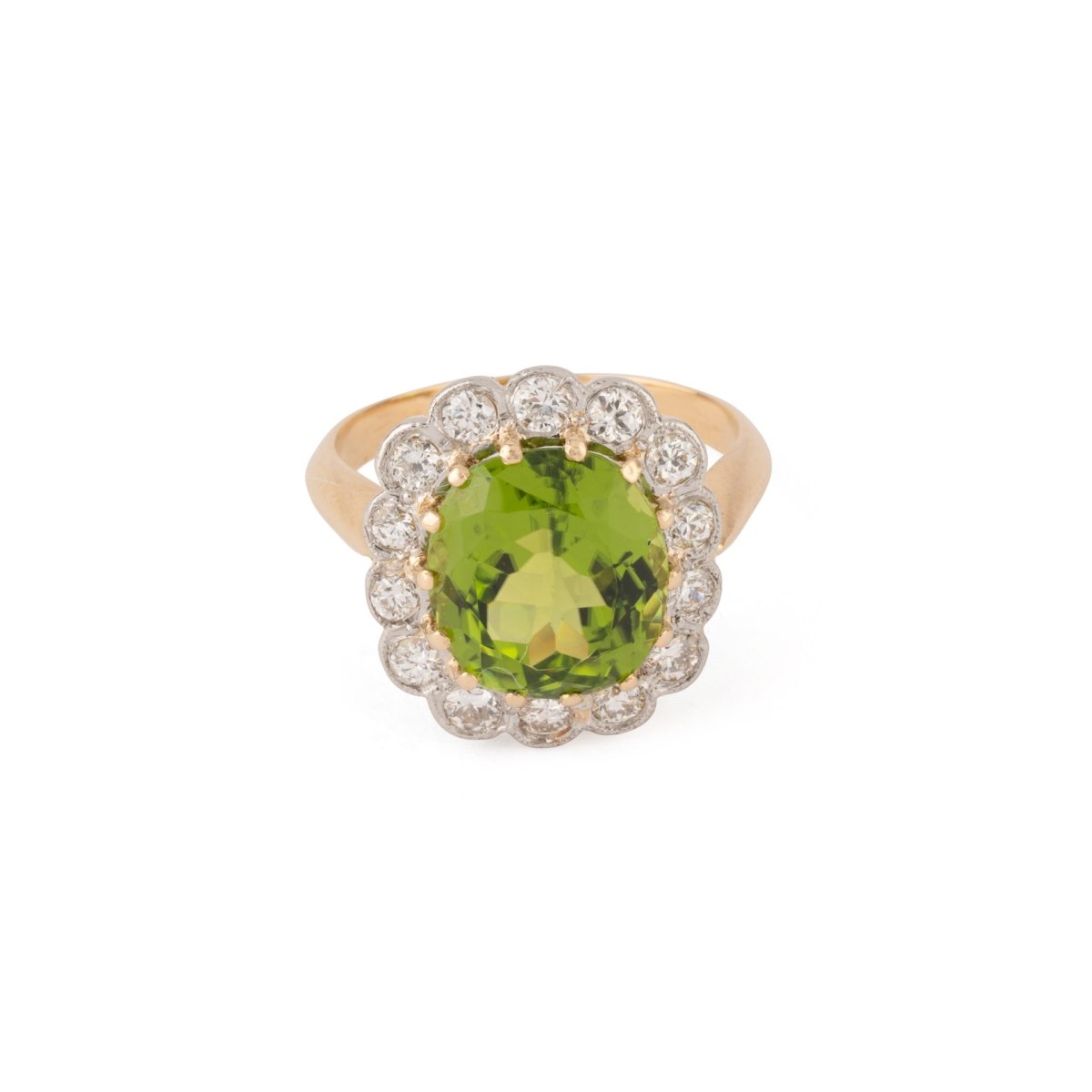 Bague Margueritte ornée d'un péridot, entouré de diamant - Castafiore
