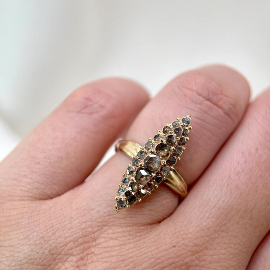 Bague marquise ancienne or jaune diamants Salt & Pepper taille en rose - Castafiore
