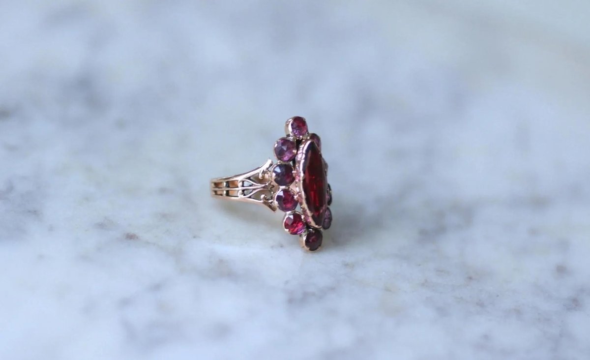 Bague Marquise Ancienne Or Rose et Grenats de Perpignan - Castafiore