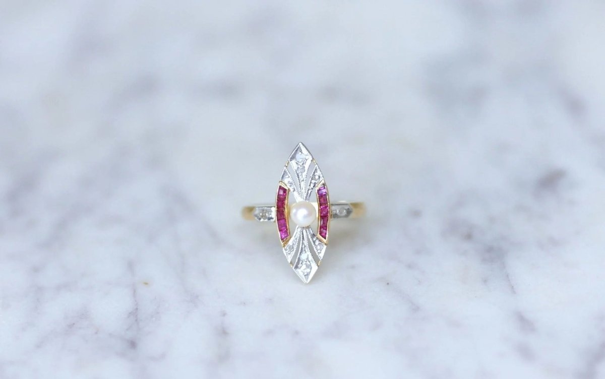Bague Marquise Art Deco perle, diamants & rubis - Castafiore