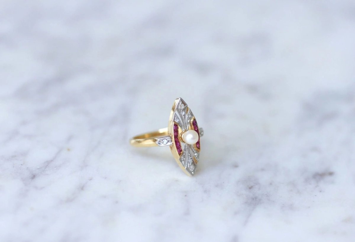 Bague Marquise Art Deco perle, diamants & rubis - Castafiore