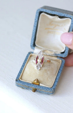Bague Marquise Art Deco perle, diamants & rubis - Castafiore