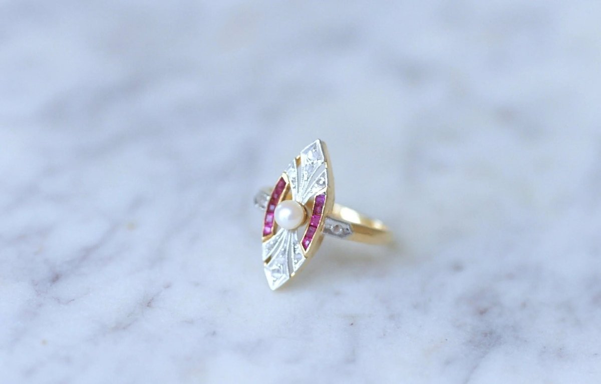 Bague Marquise Art Deco perle, diamants & rubis - Castafiore
