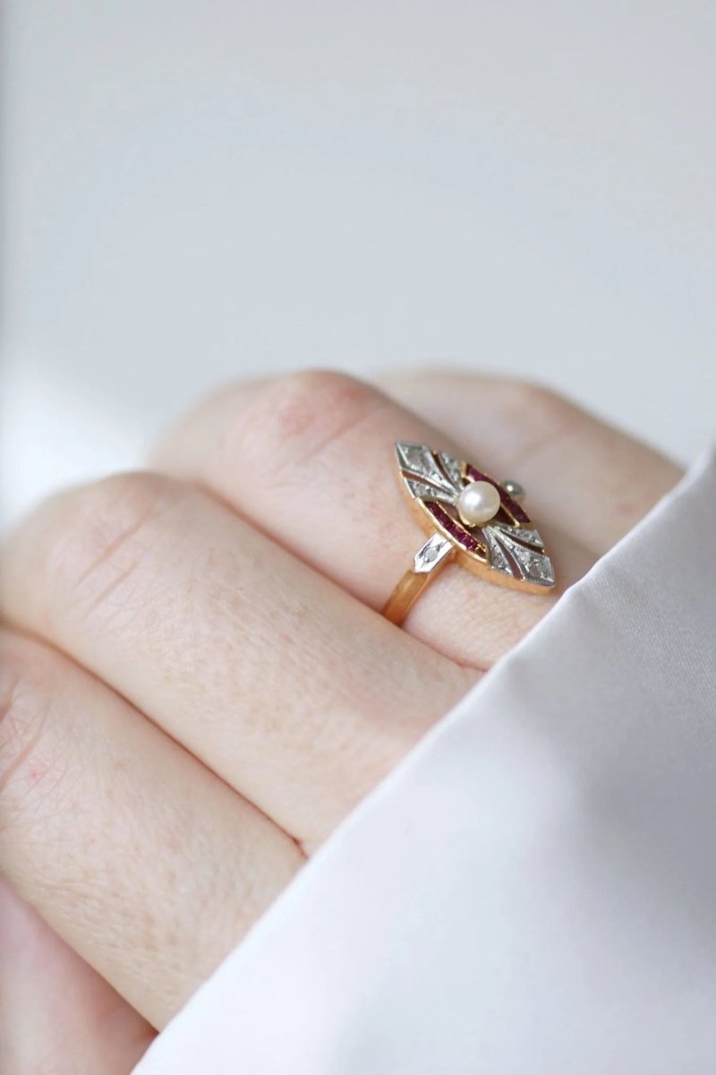Bague Marquise Art Deco perle, diamants & rubis - Castafiore