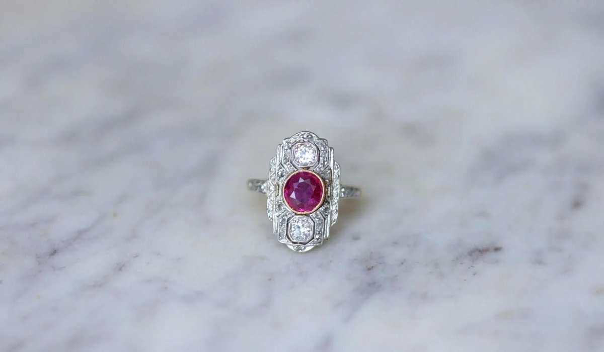 Bague Marquise Art Déco Rubis Birman et Diamants - Castafiore