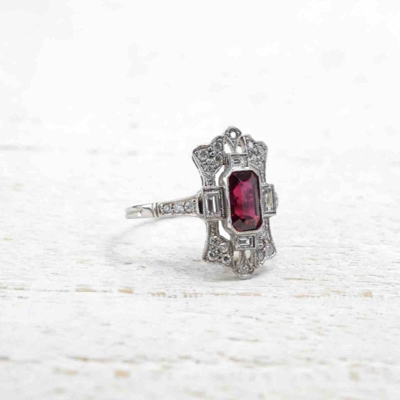 Bague marquise Art Déco rubis et diamants - Castafiore