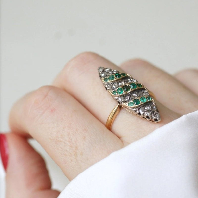 Bague marquise émeraudes et diamants - Castafiore