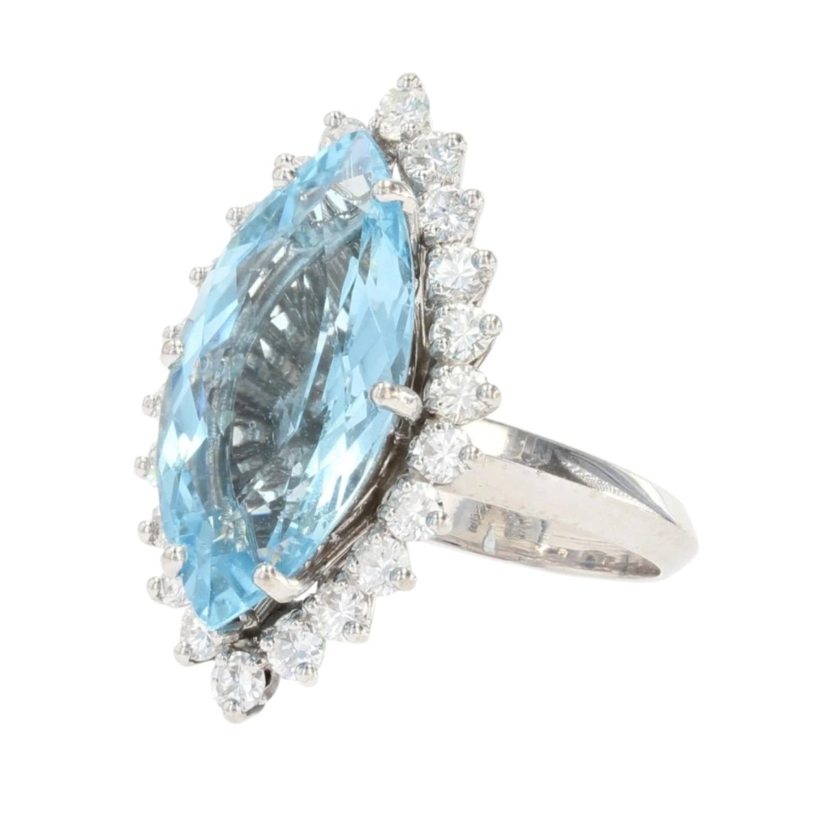 Bague Marquise en or blanc, aigue - marine et diamants - Castafiore
