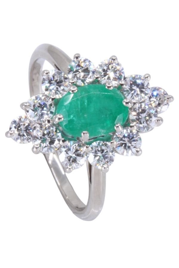 Bague Marquise en or blanc, émeraude et diamants - Castafiore