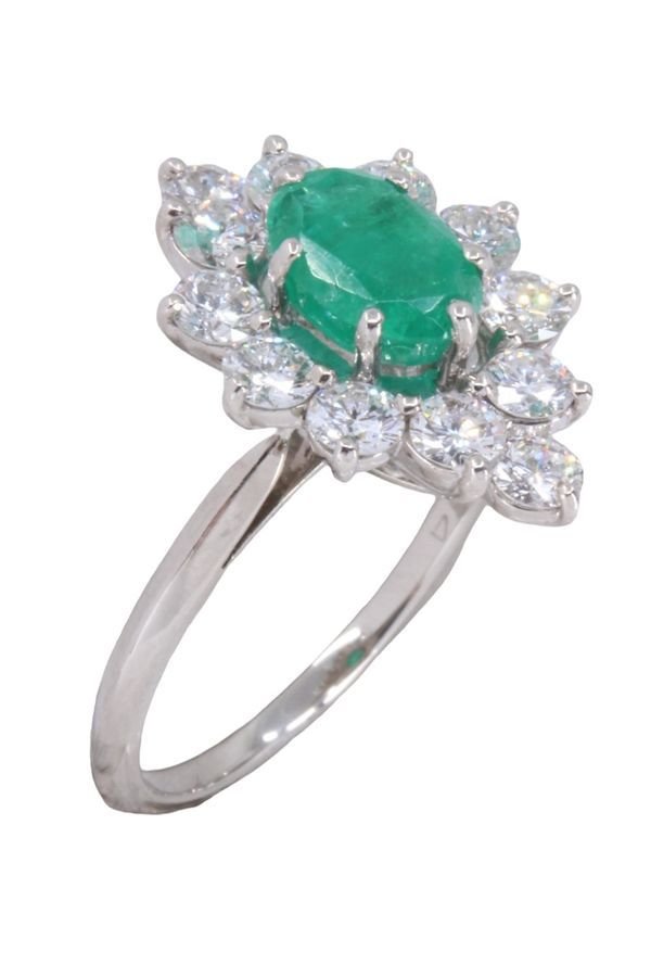 Bague Marquise en or blanc, émeraude et diamants - Castafiore