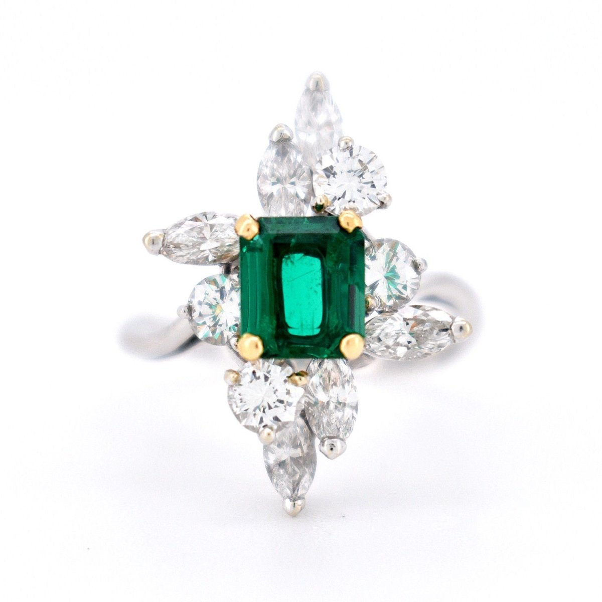 Bague Marquise en or blanc, émeraude et diamants - Castafiore