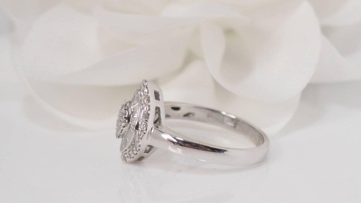 Bague marquise en or blanc et diamants - Castafiore