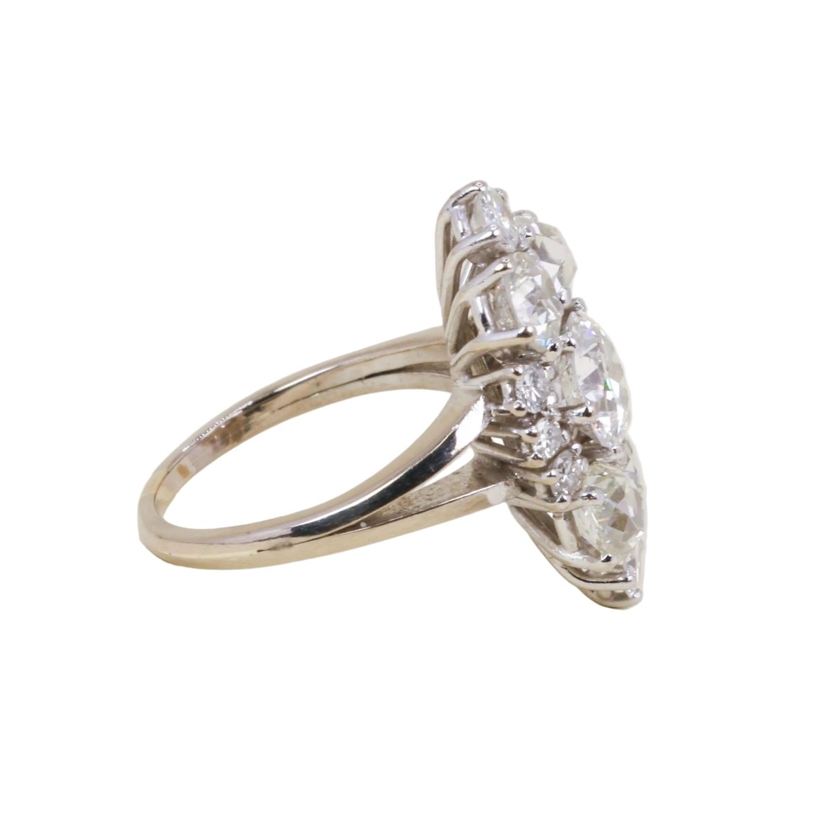 Bague Marquise en or blanc et diamants - Castafiore