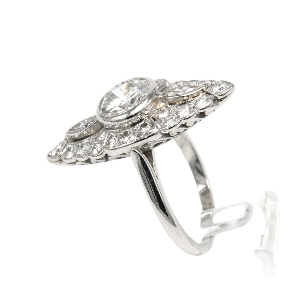 Bague Marquise en or blanc et diamants - Castafiore