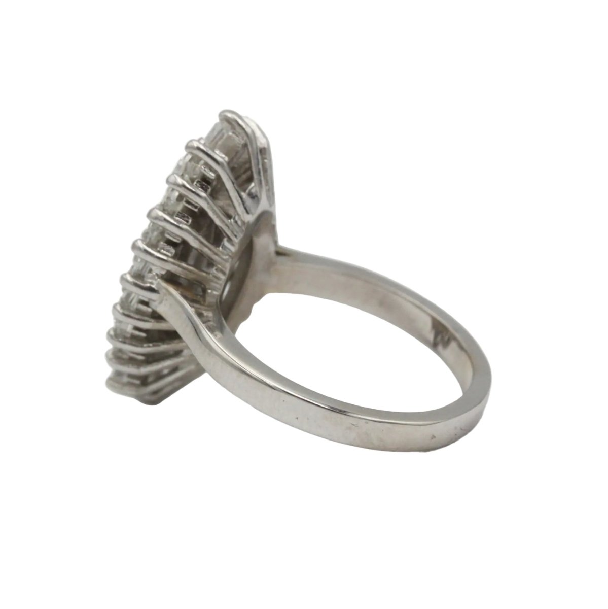 Bague Marquise en or blanc et diamants - Castafiore