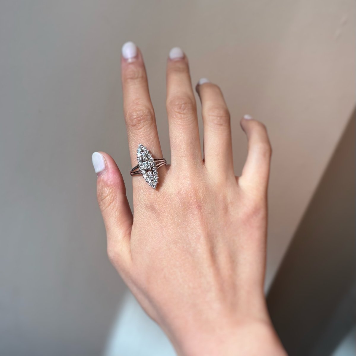 Bague Marquise en or blanc et diamants - Castafiore