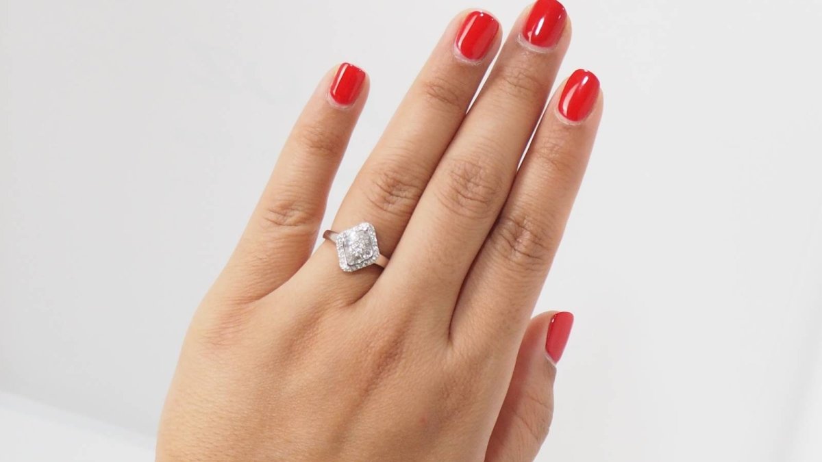 Bague marquise en or blanc et diamants - Castafiore