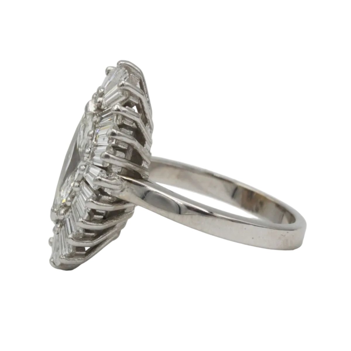 Bague Marquise en or blanc et diamants - Castafiore