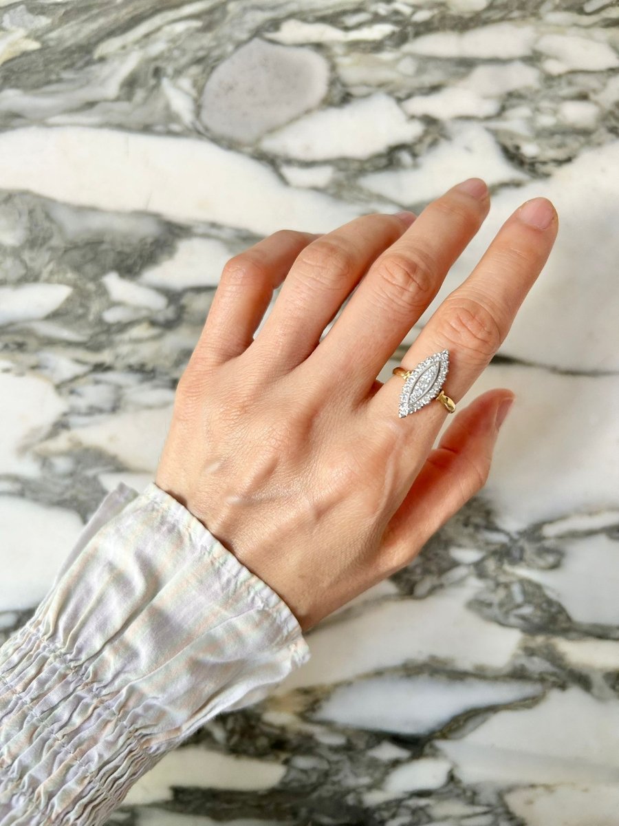 Bague Marquise en or blanc, or jaune et diamants - Castafiore